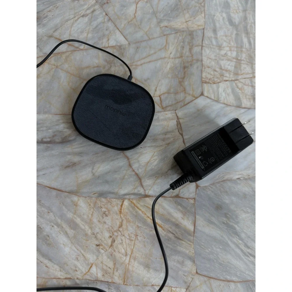 Mophie Wireless Charging Pad Black Fabric Qi Enabled Charger with Power Adapter